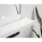 Miroir mural de salle de bain sans cadre 22x30 pouces avec étagère, style blanc Mid-Century