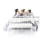 Cadre de lit double vintage en métal blanc style Jenny Lind avec brochettes classiques