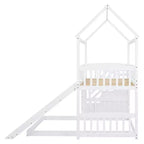 Lit superposé jumeau sur grand lit avec toboggan et design cabane de jeu