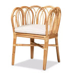 Fauteuil d'appoint en rotin naturel fait à la main, coloris naturel et blanc, avec un design incurvé