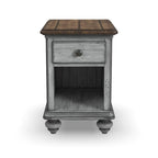 Table d'appoint Plymouth marron en bois par Flexsteel - 16 x 23 x 23