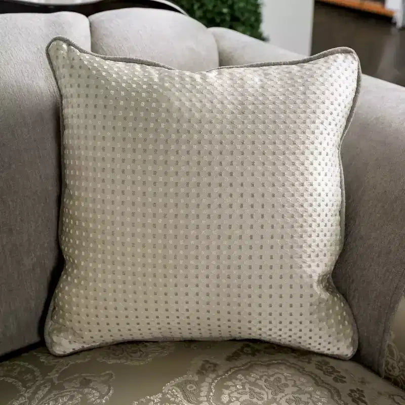 Classic Rolled Arm Sofa with Plush Upholstery and Solid Wood Frame