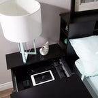 Table de chevet avec station de recharge intégrée et tiroir de rangement